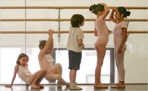 kids-comparing-height