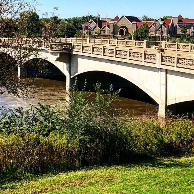 Czech_Slovak_Museum_bridge